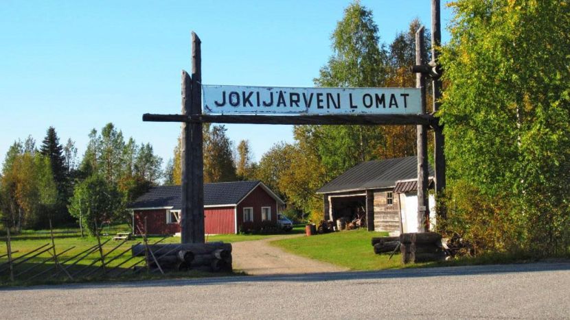Jokijärven Lomien sisääntuloportti.